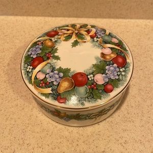 Vintage Mikasa Christmas Bouquet Trinket lidded bowl